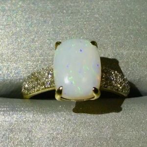 10 K gold opal ring